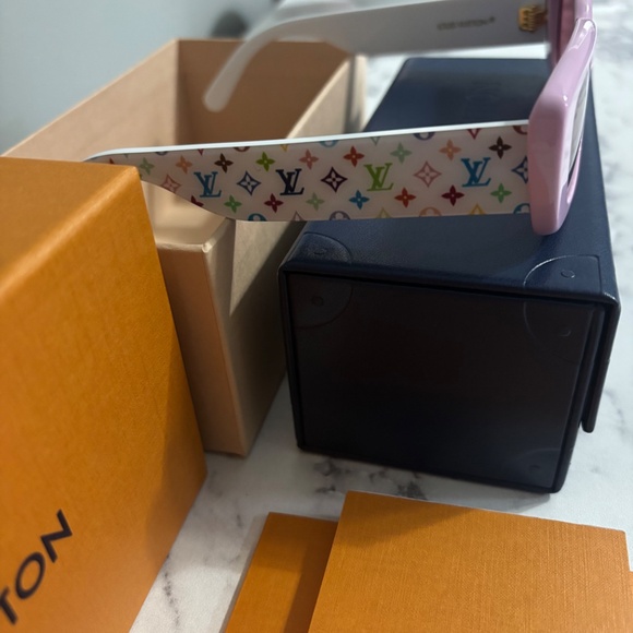 Louis Vuitton X TM Multigram Cat Eye Sunglasses Pink - Picture 3 of 5
